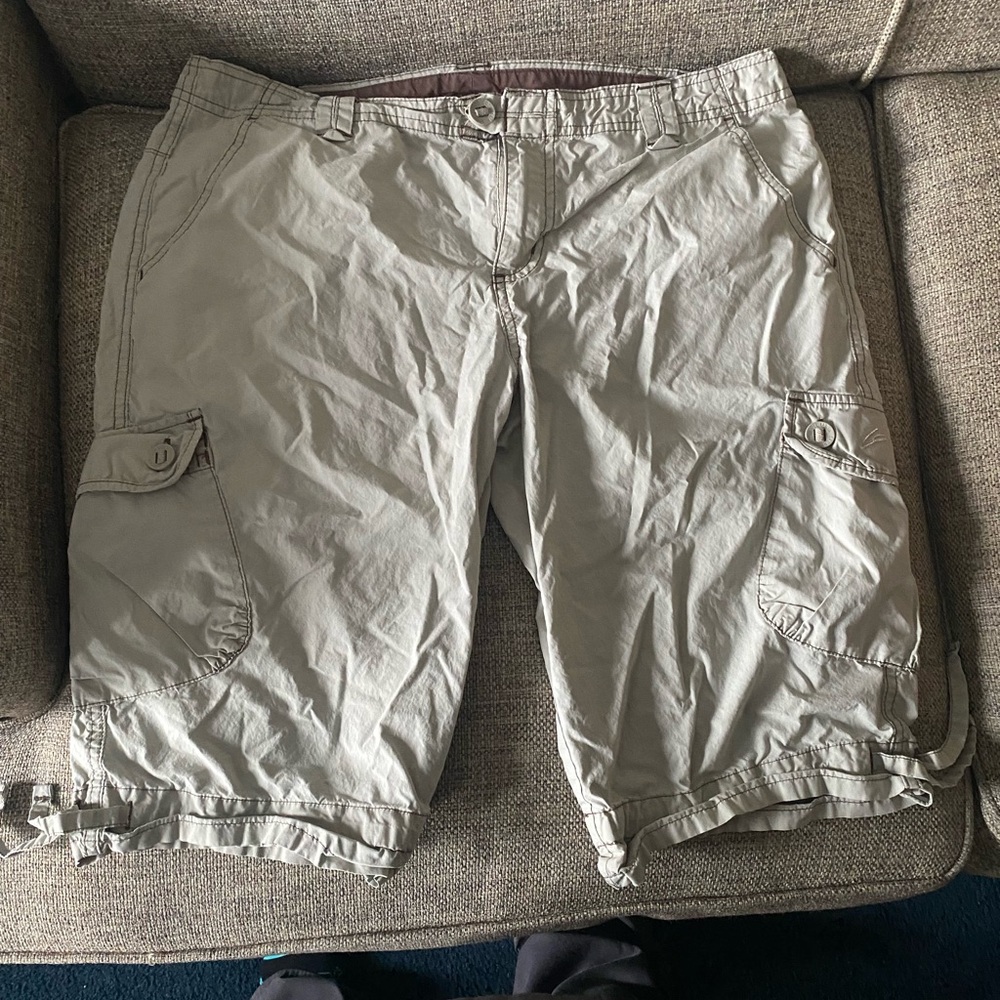 Columbia women’s  khaki Cargo Shorts